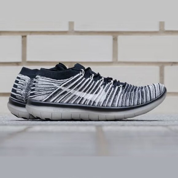 Nike Free RN Motion Flyknit Black and White Knit Sneakers Size 9 - Picture 1 of 10